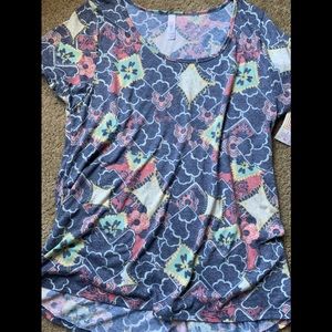 Lularoe NWT classic tee